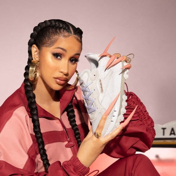 Reebok et Cardi B reviennent maintenant avec une autre gamme de vêtements et de baskets. Baptisée "Let Me Be? In My World" 