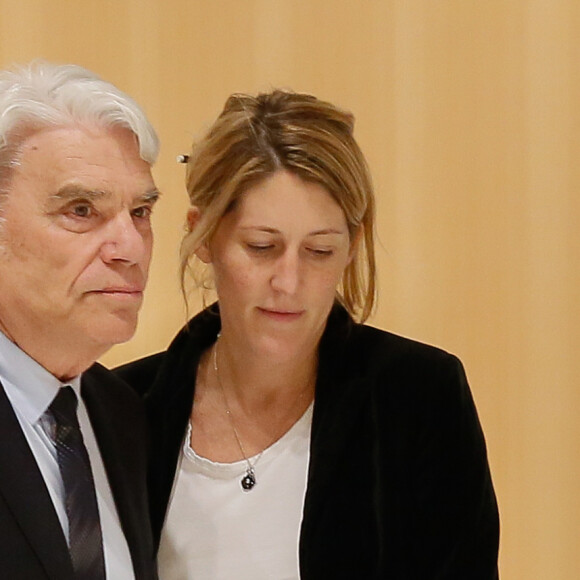 Exclusif - Bernard Tapie et ses avocats Hervé Témime et Julia Minkowski enceinte (femme de Benjamin Griveaux) - Bernard Tapie à la sortie de la 11ème chambre correctionnelle, 2ème section du tribunal de Paris accompagné de ses avocats H.Témime et J.Minkowski à Paris, France, le 1er avril 2019. © CVS/Bestimage