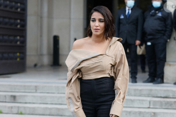 Leïla Bekhti au défilé de mode L'Oréal lors de la la Fashion Week printemps/été 2022 sur le parvis des droits de l'homme à Paris, France, le 3 octobre 2021. © Veeren Ramsamy-Christiophe Clovis/Bestimage 