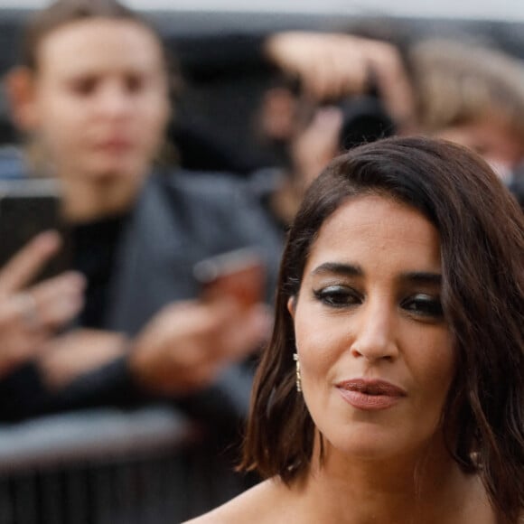 Leïla Bekhti au défilé de mode L'Oréal lors de la la Fashion Week printemps/été 2022 sur le parvis des droits de l'homme à Paris, France, le 3 octobre 2021. © Veeren Ramsamy-Christiophe Clovis/Bestimage 