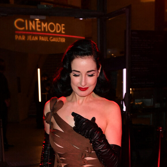 Dita von Teese - Visite privée de l'exposition Cinémode par Jean-Paul Gaultier à la cinémathèque française à Paris le 3 octobre 2021. © Veeren Ramsamy - Christophe Clovis/Bestimage