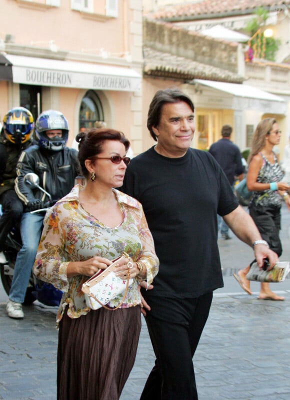 Bernard Tapie et sa femme Dominique à Saint-Tropez en 2004.