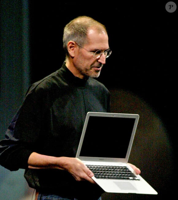 Steve Jobs avait 4 enfants. Sa petite dernière, Eve, a fait ses premiers pas à la Fashion Week de Paris.