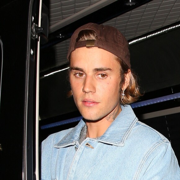 Justin Bieber et sa femme Hailey Baldwin Bieber à la sortie du club Nice Guys, après la soirée de lancement de son nouvel album. Le 25 mars 2021 