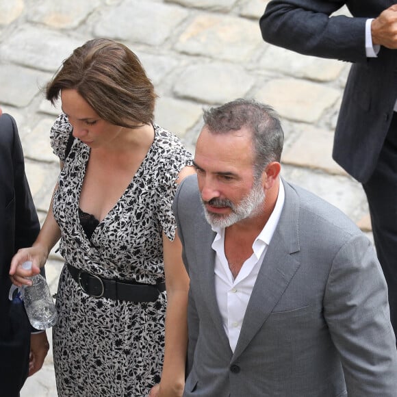 Jean Dujardin et sa femme Nathalie Péchalat lors de la cérémonie d'hommage national à Jean-Paul Belmondo à l'Hôtel des Invalides à Paris, France, le 9 septembre 2021. © Dominique Jacovides/Bestimage