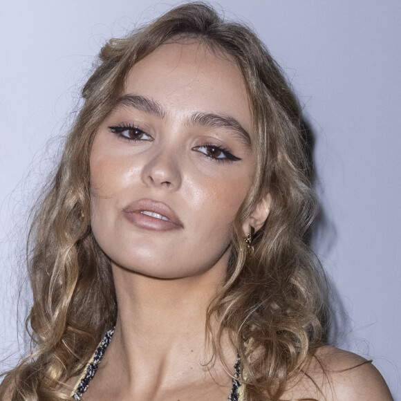 Lily-Rose Depp au front row du défilé de mode Chanel lors de la Fashion Week printemps/été 2022 à Paris, France, le 5 octobre 2021. © Olivier Borde/Bestimage