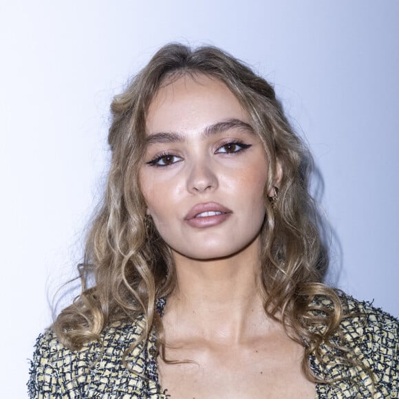 Lily-Rose Depp au front row du défilé de mode Chanel lors de la Fashion Week printemps/été 2022 à Paris, France, le 5 octobre 2021. © Olivier Borde/Bestimage