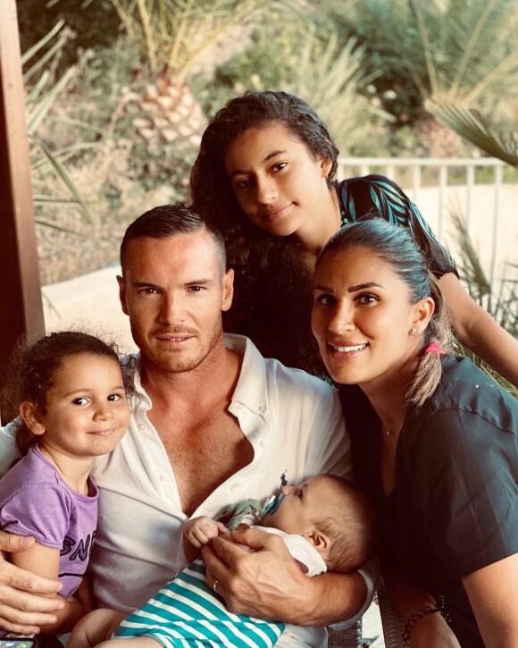 Wafa de "Koh-Lanta" avec son mari Oliver et leurs enfants