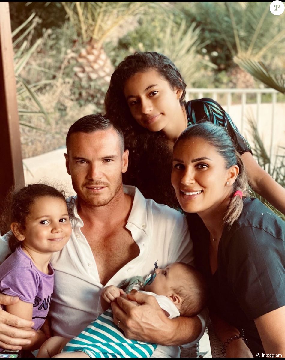 Wafa de "Koh-Lanta" avec son mari Oliver et leurs enfants