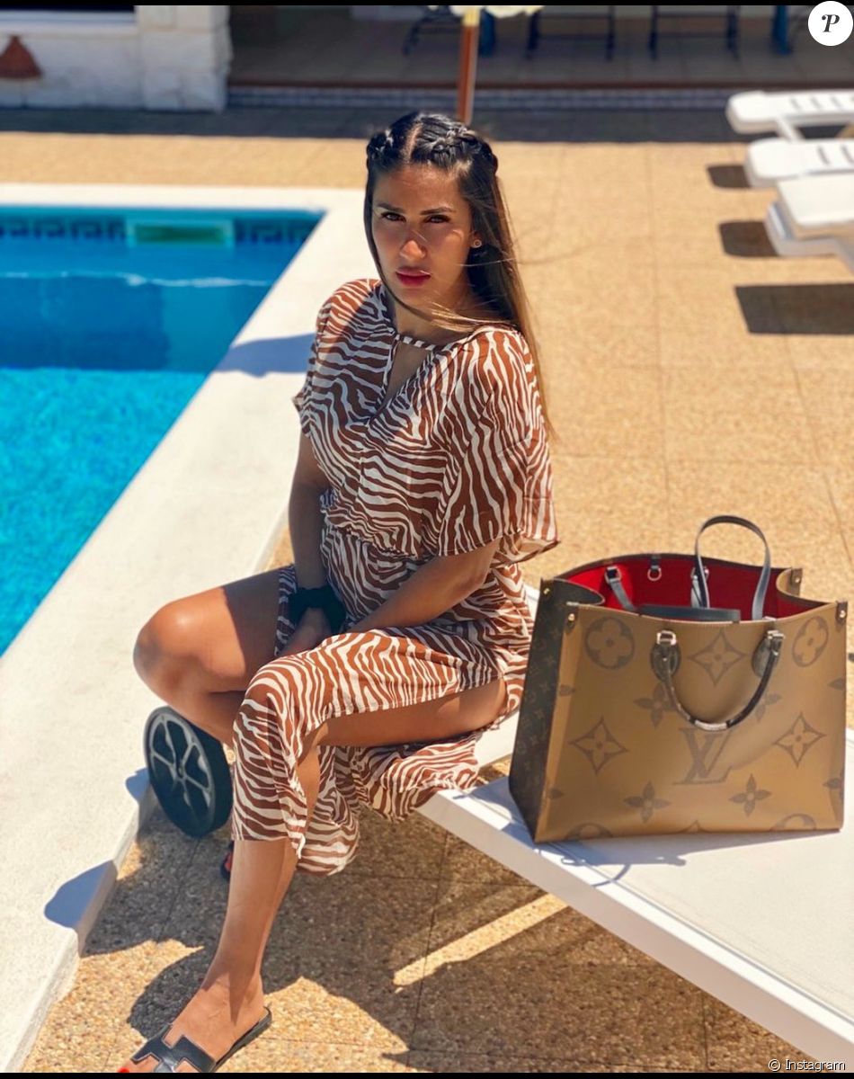 Wafa de "Koh-Lanta" pose sur Instagram