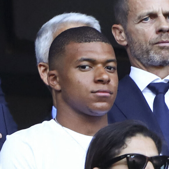 Kylian Mbappé et sa maman Fayza Lamari - Finale de la coupe du monde féminine de football, USA vs Pays Bas à Lyon. © Gwendoline Le Goff/Panoramic/Bestimage