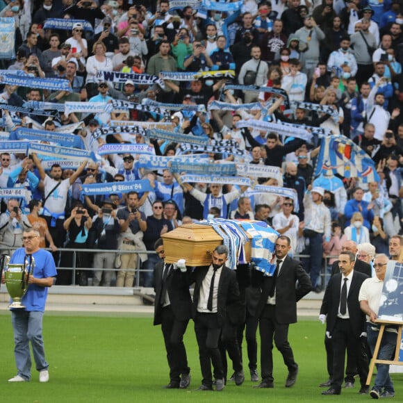 Cérémonie d'hommage à Bernard Tapie au stade Vélodrome à Marseille, France, le 7 octobre 2021. Bernard Tapie, est décédé le 3 octobre 2021 à l'âge de 78 ans, après un combat de quatre ans avec cancer. © Jacovides-Santini/Bestimage