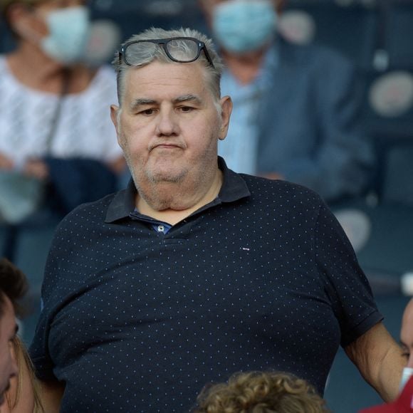 Pierre Ménès - People dans les tribunes - Match de football en ligue 1 Uber Eats : Le PSG (Paris Saint-Germain) remporte la victoire 4-2 contre Strasbourg au Parc des Princes le 14 août 2021. © Federico Pestellini / Panoramic / Bestimage 