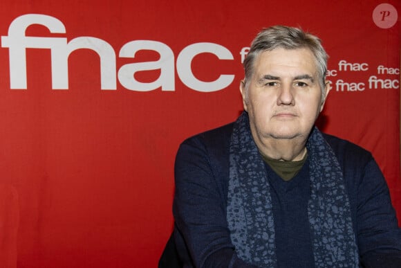 Pierre Ménès - Séance de dédicace du livre Canal Football Club à la Fnac des Champs Elysée à Paris le 15 novembre 2018. © Pierre Perusseau/Bestimage