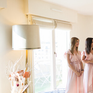 Exclusif - Fabienne Carat et sa soeur Carole en visite avec Stéphane Plaza d'un duplex en vente rue Pierre Grenier à Boulogne-Billancourt, à l'occasion du tournage de l'émission "Recherche appartement ou maison". Le 13 septembre 2020 © Tiziano Da Silva / Bestimage 