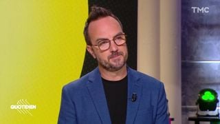 Jarry les larmes aux yeux, évoque son père en fin de vie : "Je lui dit 'au revoir' ce soir"