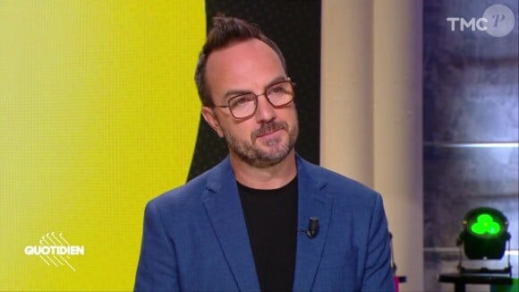 Jarry sur le plateau de "Quotidien" pour la promotion de son téléfilm "A tes côtés".