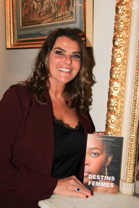 Exclusif - Soirée de dédicace de l'auteure Valérie Perez-Ennouchi pour son livre "Destins de femmes" au palais Vivienne à Paris le 11 octobre 2021. © Baldini / Bestimage 