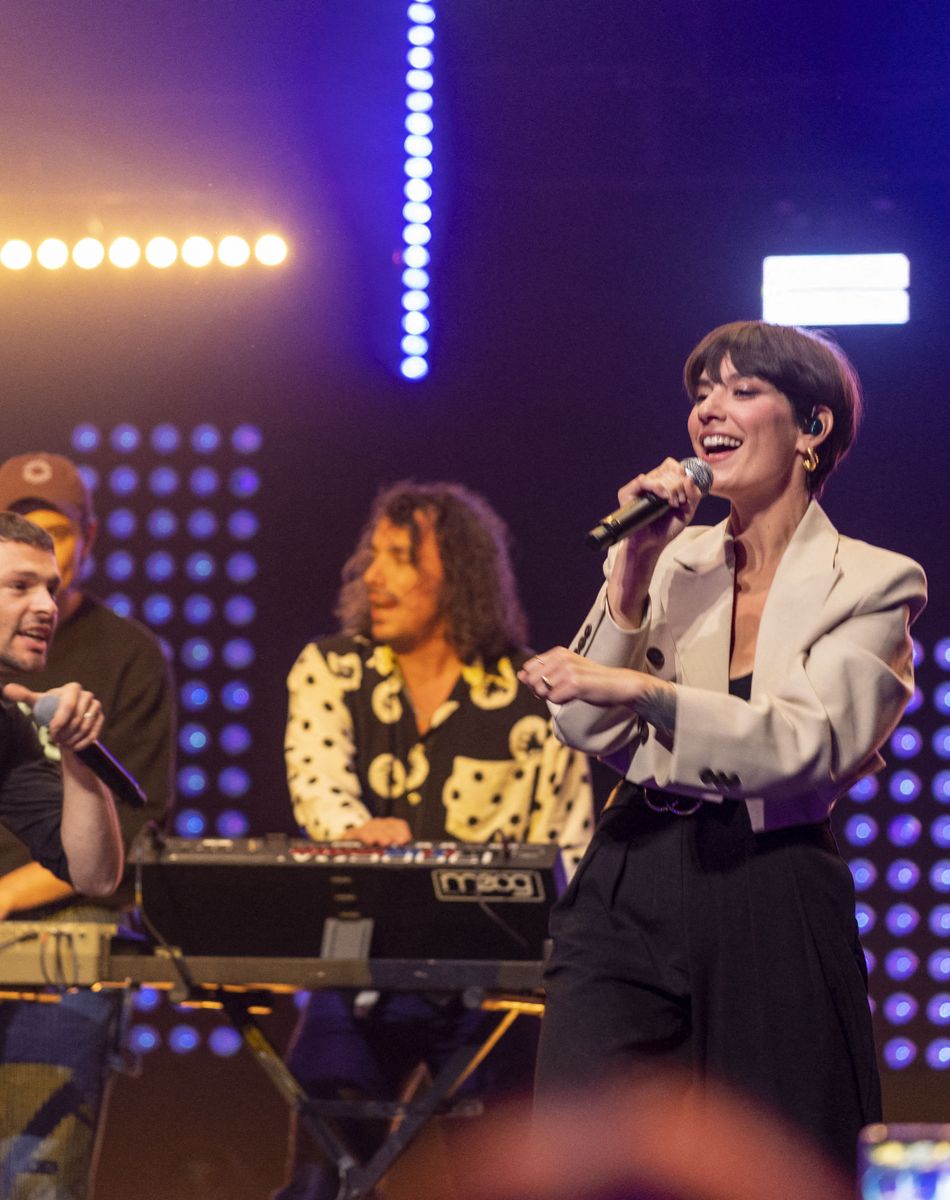 Exclusif - Praa (Marion Mayer) avec le groupe Shouse (Ed Service et Jack Madin) - 10ème édition du concert caritatif "Leurs voix pour l'espoir" au profit de la fondation ARCAD (Aide et recherche en Cancérologie Digestive) et la lutte contre le cancer du pancréas à l'Olympia à Paris le 11 octobre 2021. © Marc Ausset-Lacroix - Pierre Perusseau / Bestimage
