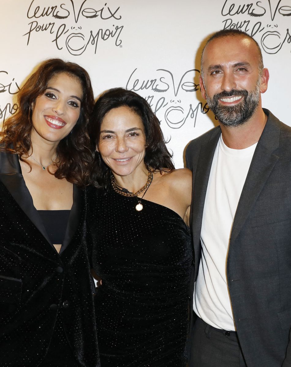 Exclusif - Laurie Cholewa, Sandra Sisley, le docteur Oren Marco - Photocall de la 10ème édition du concert caritatif "Leurs voix pour l'espoir" au profit de la fondation ARCAD (Aide et recherche en Cancérologie Digestive) et la lutte contre le cancer du pancréas à l'Olympia à Paris le 11 octobre 2021. © Marc Ausset-Lacroix - Pierre Perusseau / Bestimage
