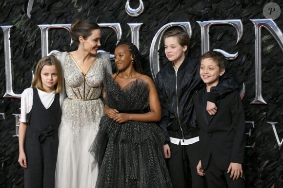 Angelina Jolie et ses enfants Vivienne, Zahara, Shiloh et Knox Jolie-Pitt - Avant-première du film "Maléfique : Le Pouvoir du mal" à l'Imax Odeon de Londres, le 9 octobre 2019.