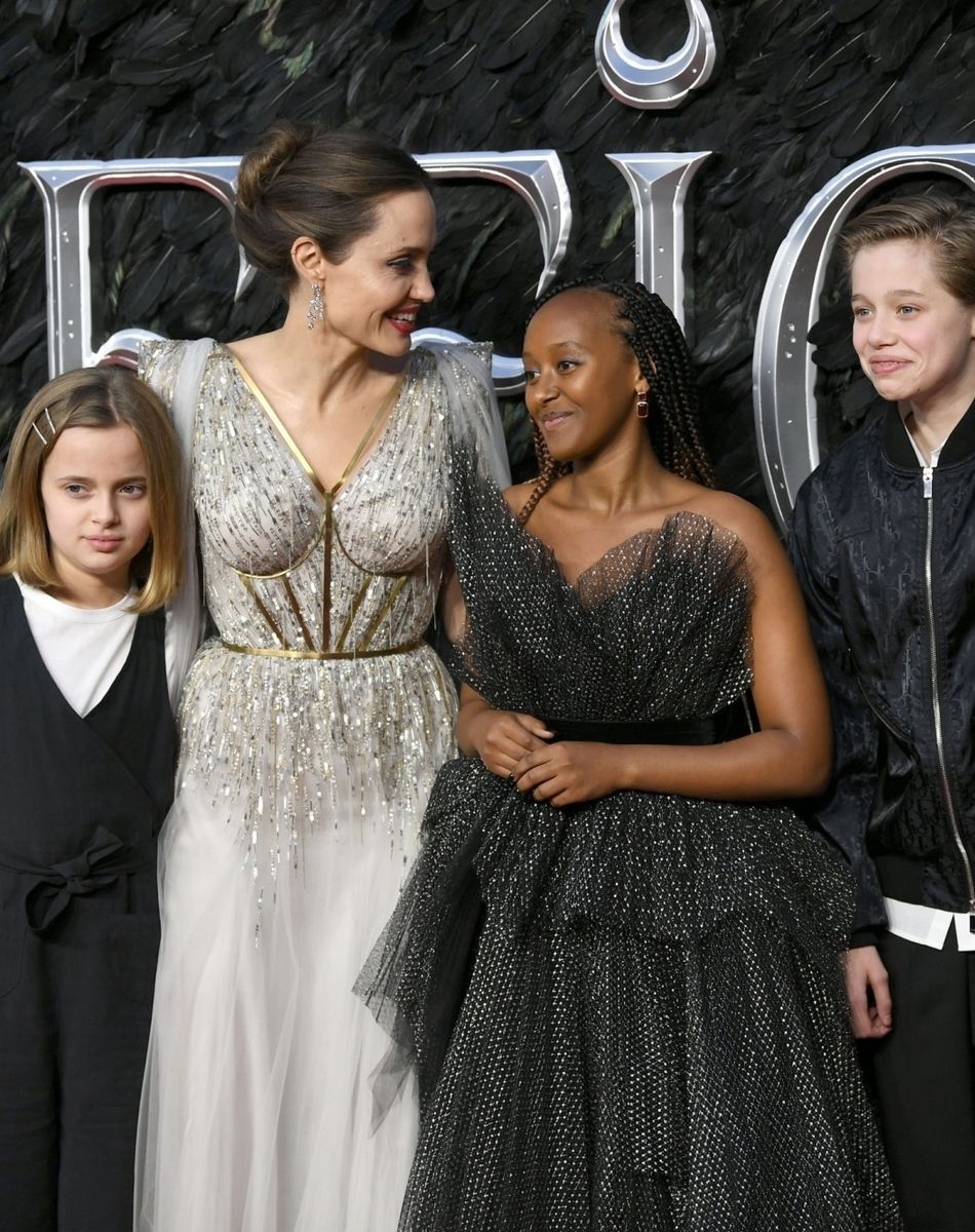 Angelina Jolie et ses enfants Vivienne, Zahara, Shiloh et Knox Jolie-Pitt - Avant-première du film "Maléfique : Le Pouvoir du mal" à l'Imax Odeon de Londres, le 9 octobre 2019.