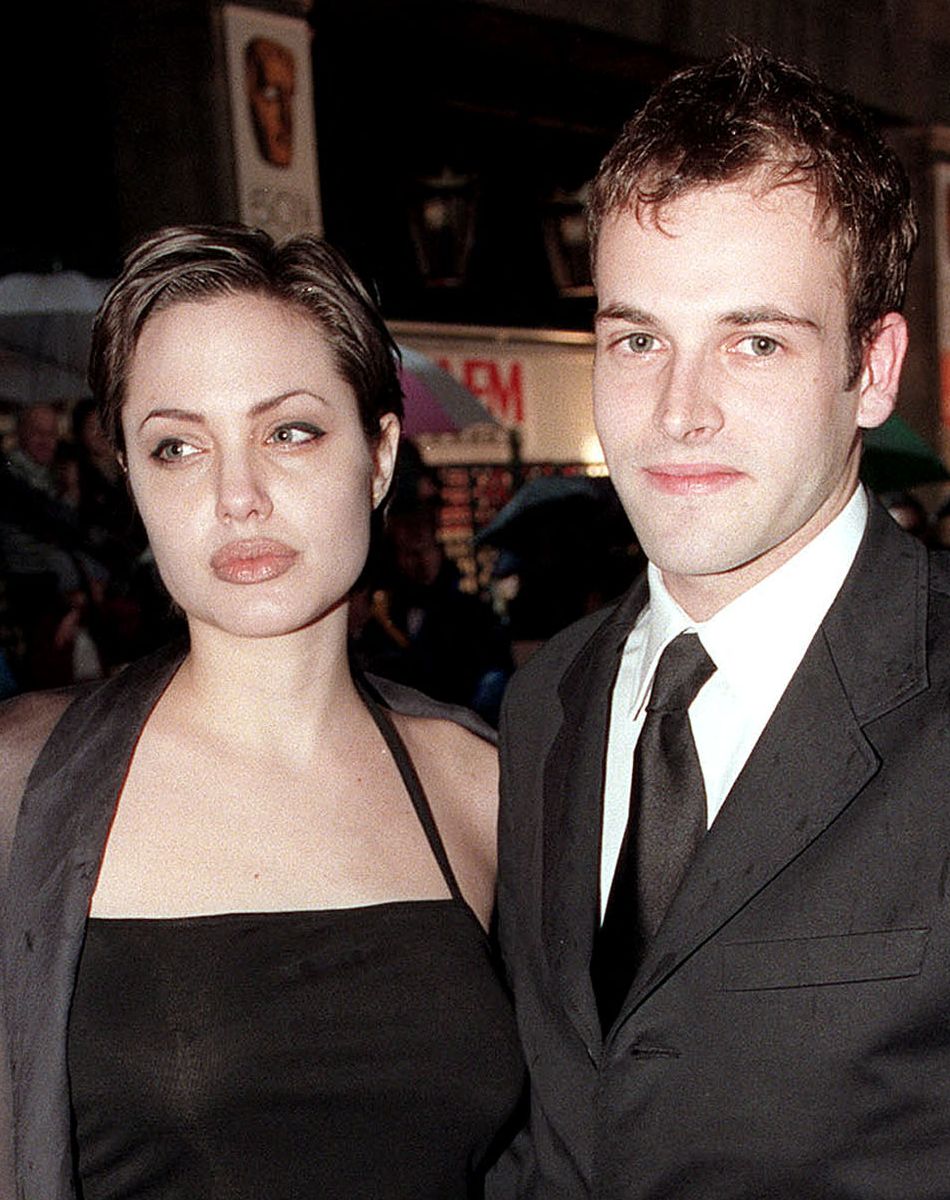 Angelina Jolie et son ex-mari Jonny Miller aux BAFTA Awards en avril 1998.
