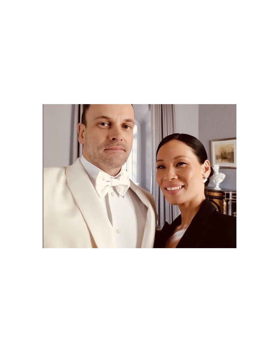 Jonny Lee Miller et Lucy Liu sur Instagram. Le 8 février 2021.