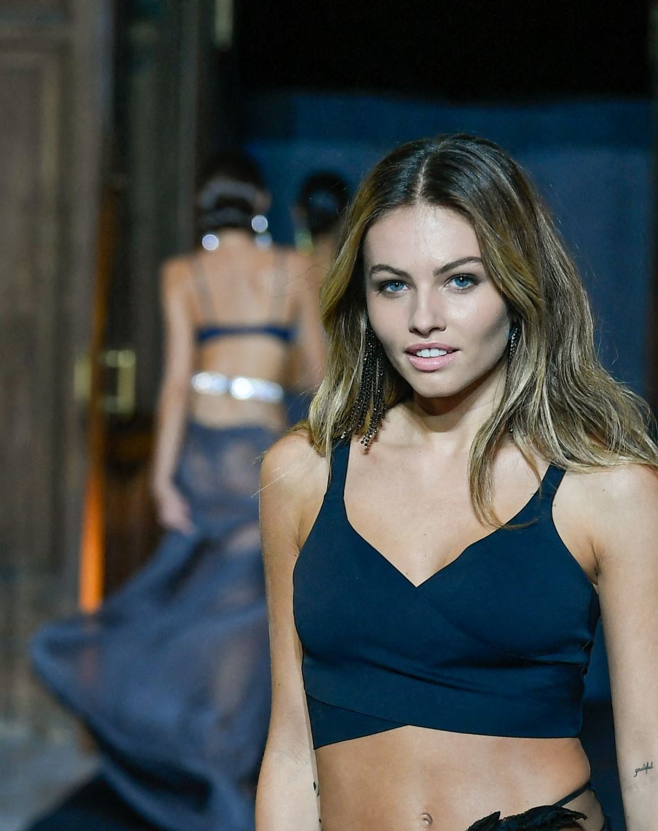 Thylane Blondeau - Défilé de mode Etam Live Show 2021 à l'Opéra Garnier à Paris. Le 4 octobre 2021.