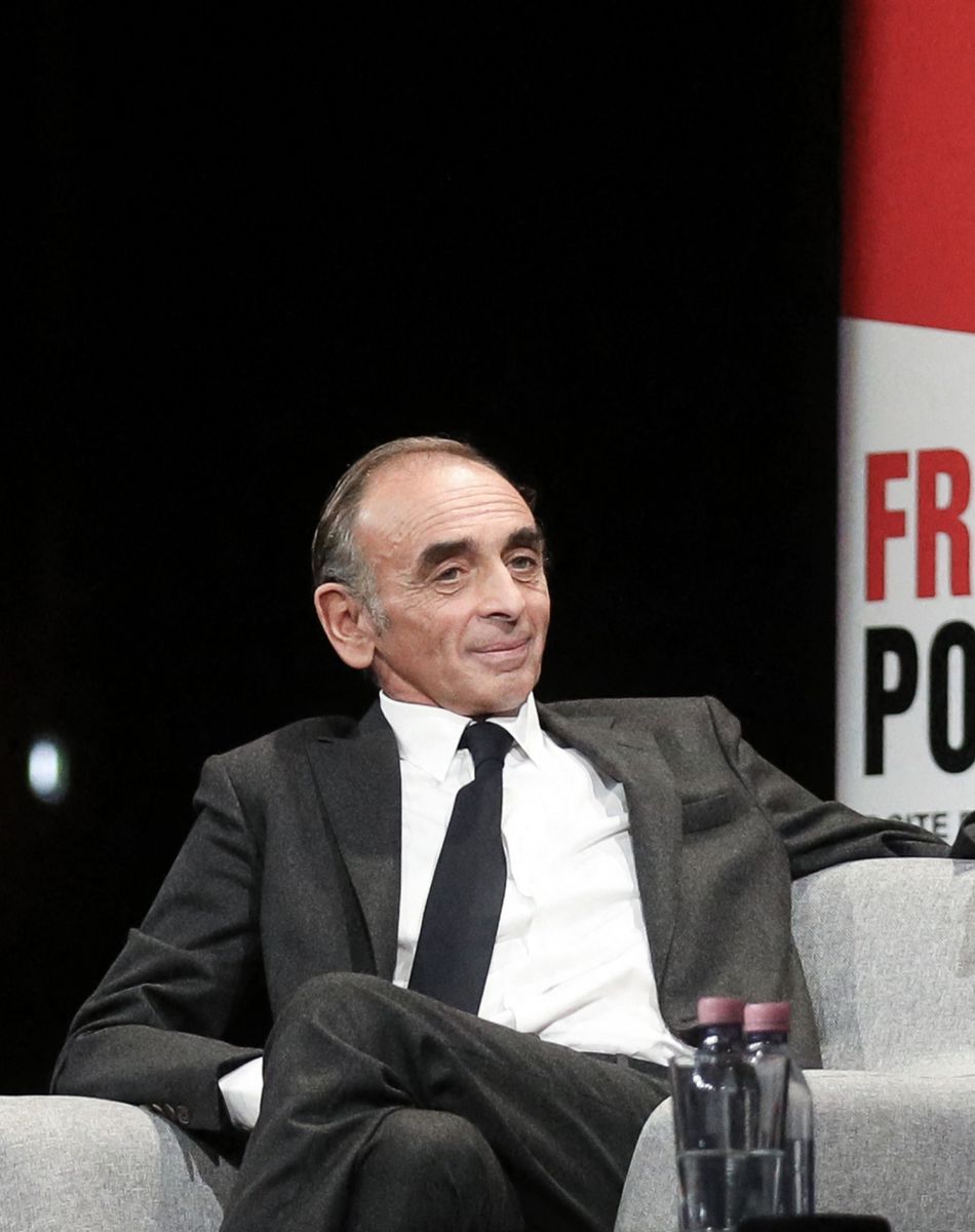 Le polémiste français Eric Zemmour et Michel Onfray, philosophe, essayiste et polémiste français débattent au palais des congrès, Paris, le 4 octobre 2021.