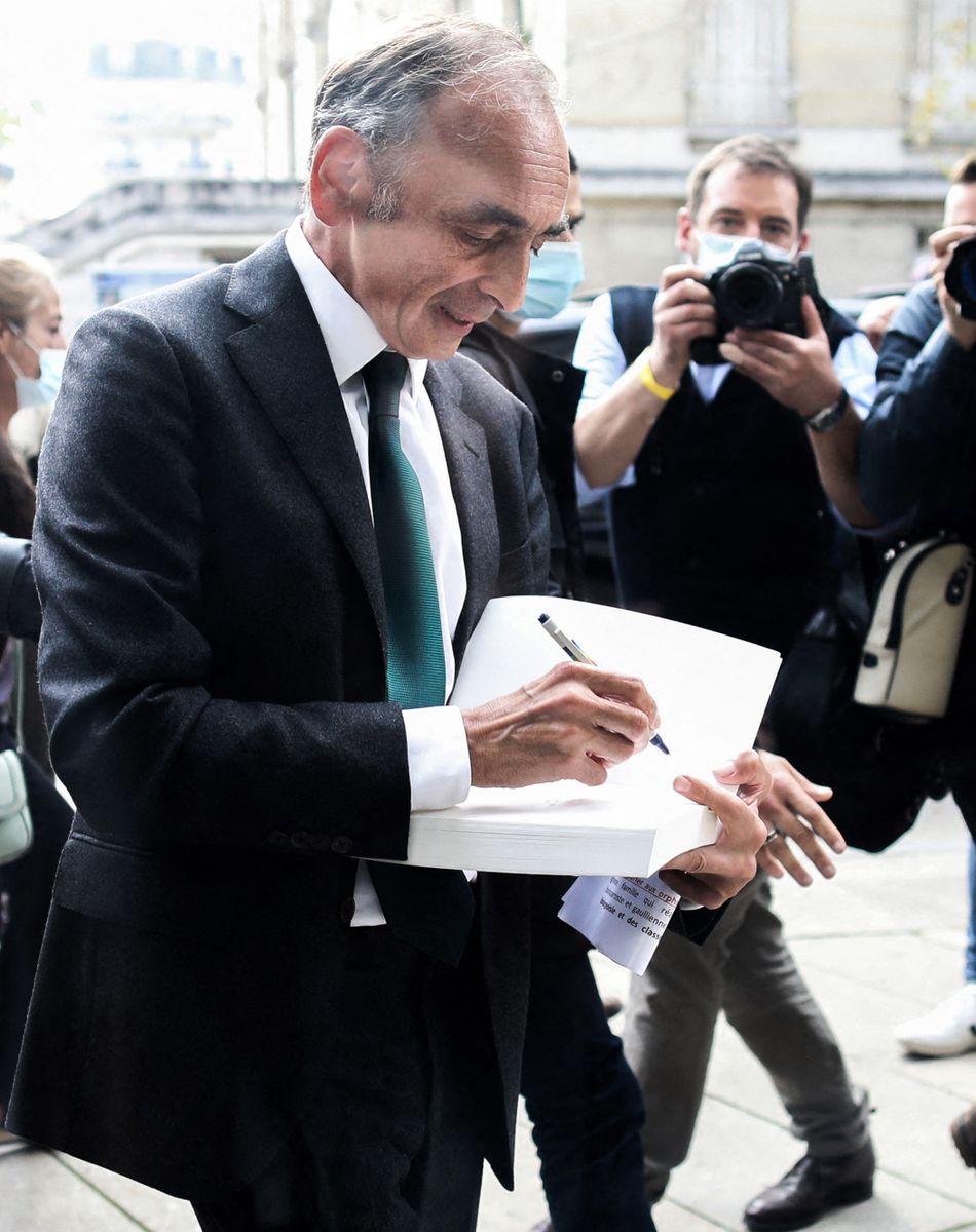 Le polémiste Eric Zemmour participe à la réunion "La Journée des Conservateurs" organisée pour discuter de la place de la droite dans les débats politiques à Asnières, près de Paris, France, 26 septembre 2021.