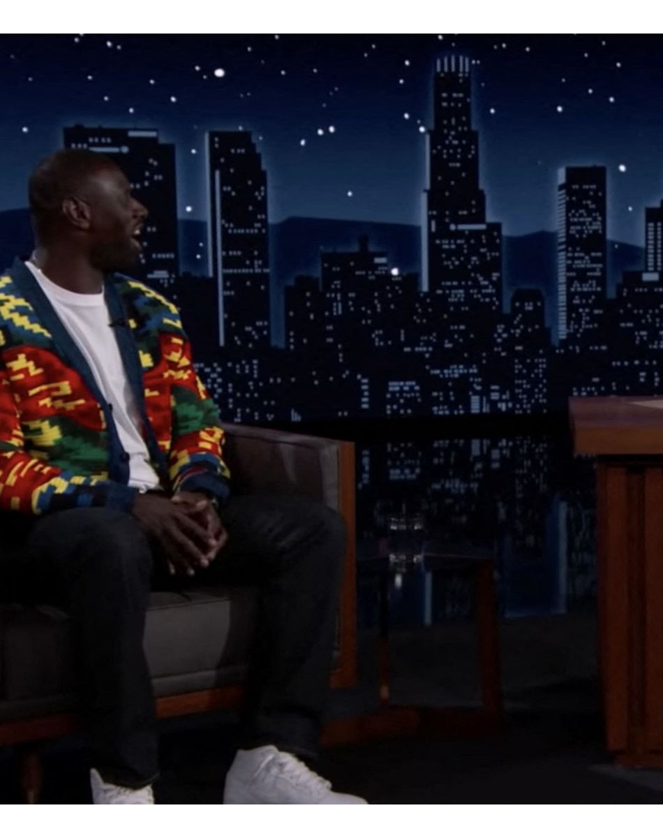 Omar Sy révèle à Jimmy Kimmel qu'il a appris l'anglais en regardant "L'Incroyable Famille Kardashian", une fois installé aux Etats-Unis. Il a d'abord essayé de parfaire son apprentissage en regardant la chaîne d'informations continue CNN mais le débit de parole était trop rapide. L'acteur français était sur le plateau de l'émission "Jimmy Kimmel Live" pour la promotion de la deuxième saison de la série "Arsène Lupin" (Netflix). Los Angeles. Le 15 juin 2021.
