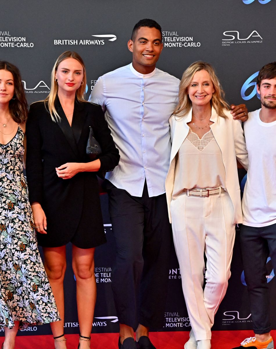 Julie Sassoust, Aurelie Pons, Terence Telle, Catherine Marchal et Clément Remiens lors de la soirée d'ouverture du 60ème Festival de Télévision de Monte-Carlo au Grimaldi Forum à Monaco, le 18 juin 2021. © Bruno Bébert/Bestimage