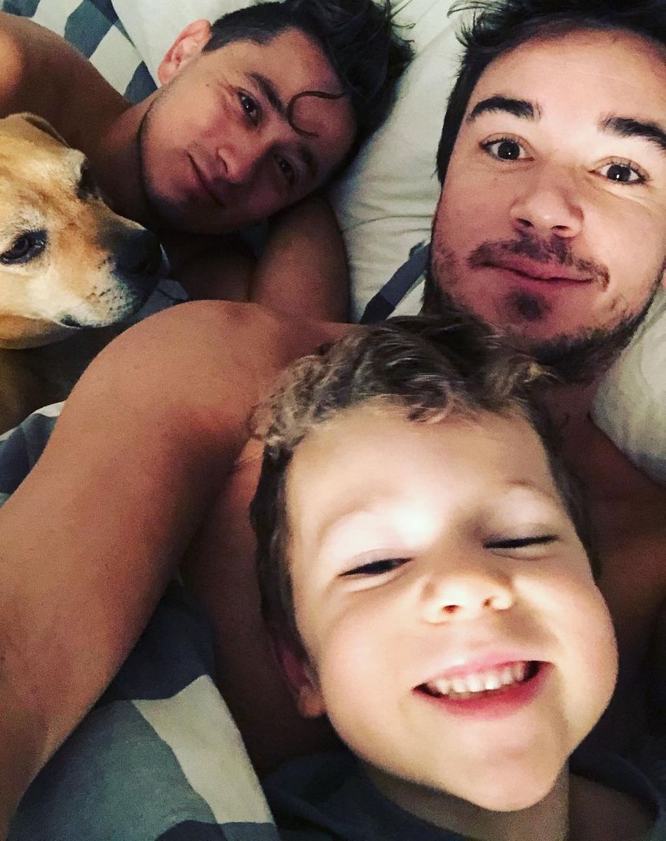Romain Taillandier, l'ex-mari d'Alex Goude, file le parfait amour avec son compagnon Junior Velazquez, devenu le beau-père du petit Elliot.