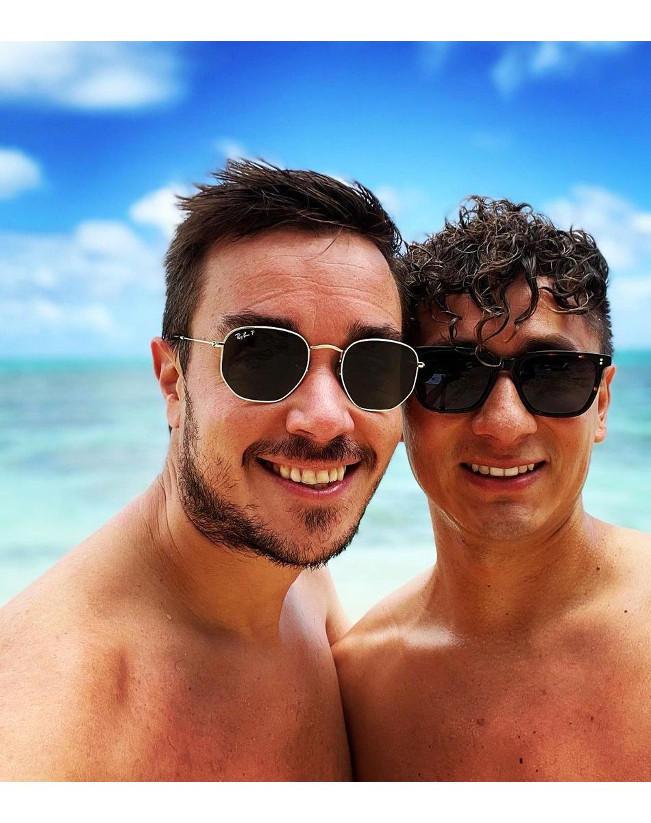 Romain Taillandier, l'ex-mari d'Alex Goude, file le parfait amour avec son compagnon Junior Velazquez, devenu le beau-père du petit Elliot.