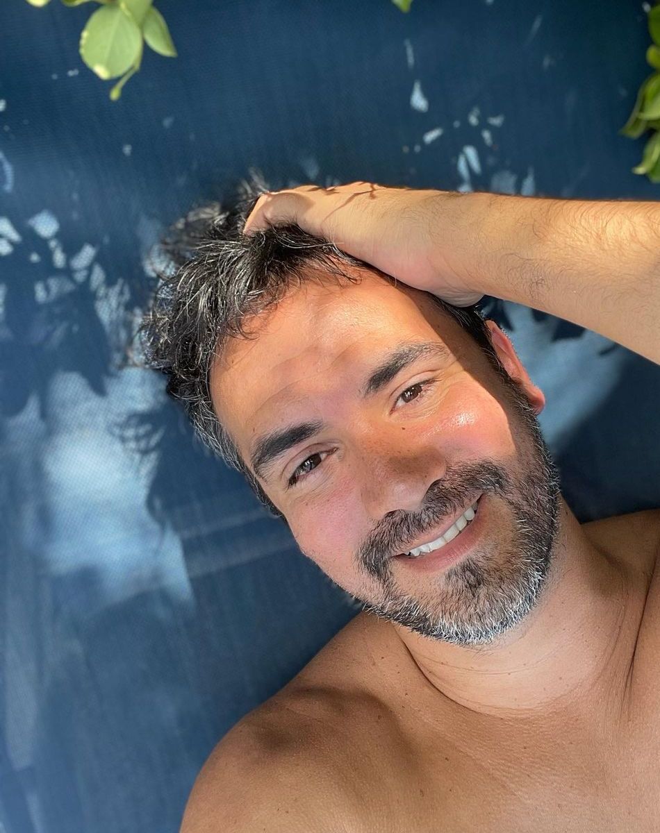 Alex Goude, séparé de son mari Romain Taillandier mais heureux papa du petit Elliot.