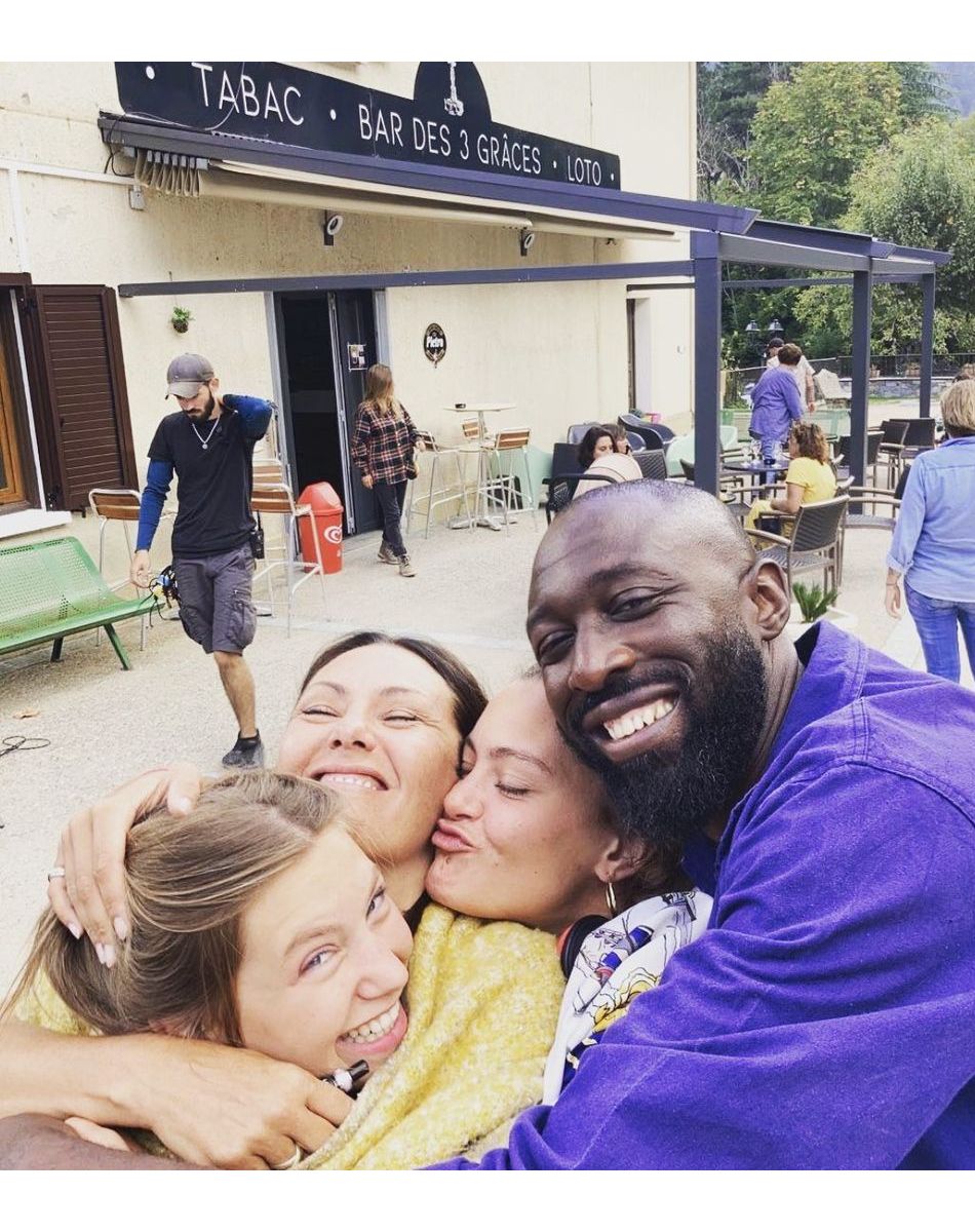 Thomas Ngijol, Karole Rocher et ses filles Barbara et Gina.