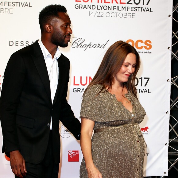 Thomas Ngijol et sa compagne Karole Rocher, enceinte - Tapis rouge de la cérémonie d'ouverture du Festival Lumière 2017 au cours de laquelle Eddy Mitchell a reçu un hommage à Lyon, le 14 Octobre 2017 © Dominique Jacovides/Bestimage