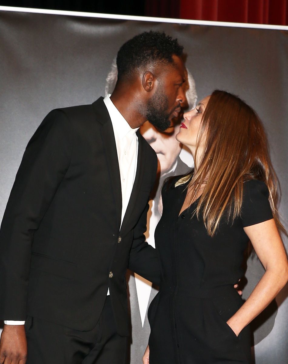 Thomas Ngijol et sa compagne Karole Rocher - Photocall de la cérémonie de remise du prix Lumière à Martin Scorsese lors du festival Lumière 2015 (Grand Lyon Film Festival) à Lyon. Le 16 octobre 2015