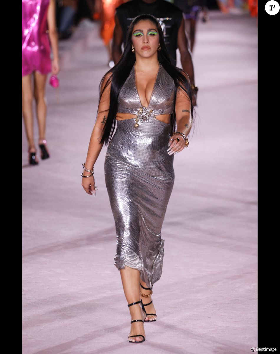 Lourdes Leon - Défilé Versace collection Printemps-Eté 2022 lors de la fashion week à Milan, le 23 septembre 2021.
