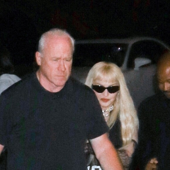 Madonna arrive au "Red Rooster" pour un concert à Harlem, New York, le 11 octobre 2021. 