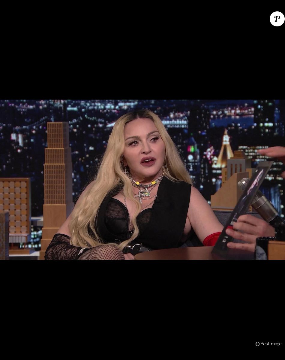 Madonna sur le plateau de l'émission "The Tonight Show starring Jimmy Fallon". Lors du Late Show de Jimmy Kimmel, vendredi 8 octobre 2021.