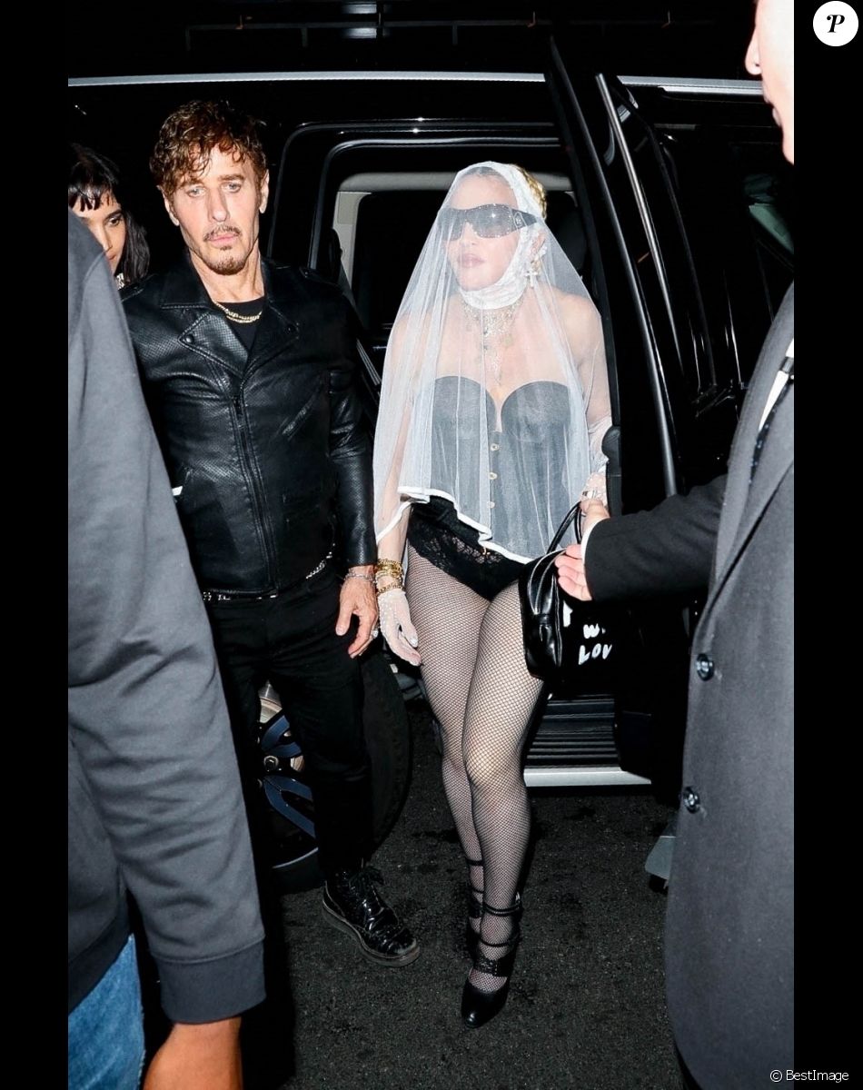 Madonna arrive à la soiréee des "Video Music Awards (VMA)" à New York, le 12 septembre 2021.