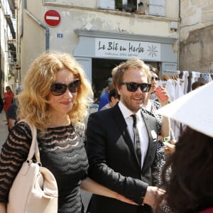 Marine Delterme et son mari Florian Zeller - Mariage religieux de Vincent Labrune et Laetitia de Luca en l'église collégiale Saint-Martin de Saint-Rémy-de-Provence, le 6 juin 2015.