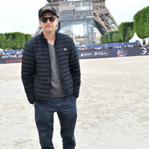 Guillaume Canet (arbore la moustache d'Astérix pour les besoins de son rôle dans "Astérix et Obélix: L'Empire du milieu") - Les personnalités assistent au Longines Paris Eiffel Jumping au Champ de Mars, le 27 juin 2021. © Veeren / Bestimage 