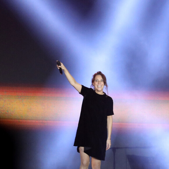 La chanteuse Zaz - Le président de la République française et sa femme la Première Dame assistent au concert en hommage à Charles Aznavour sur la place de la Répulique à Erevan, Arménie, le 11 octobre 2018. © Dominique Jacovides/Bestimage 