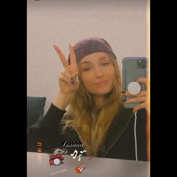 Emma Smet en marge du concert de son père David Hallyday le 21 octobre 2021.