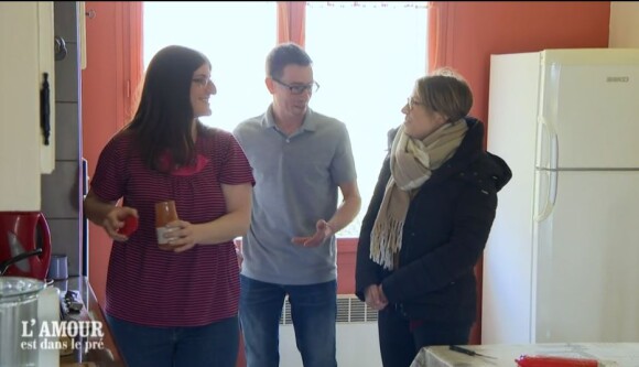 Hervé avec Vanessa et Stéphanie lors de "L'amour est dans le pré " sur M6