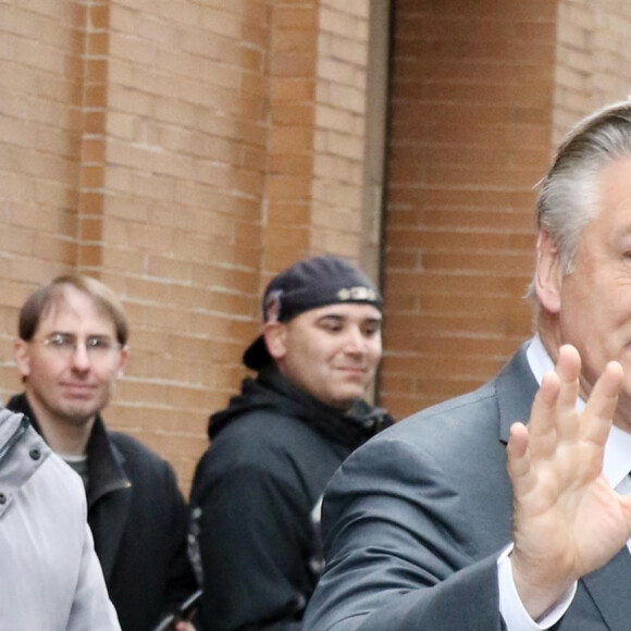 Alec Baldwin quitte les studios de l'émission 'The View" à New York, le 5 février 2020. 