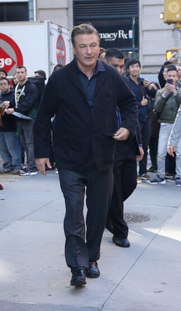 Alec Baldwin à la sortie du bâtiment AOL à la suite de la promotion du film Brooklyn Affairs adapté du livre Motherless Brooklyn. New York, le 21 octobre 2019.
